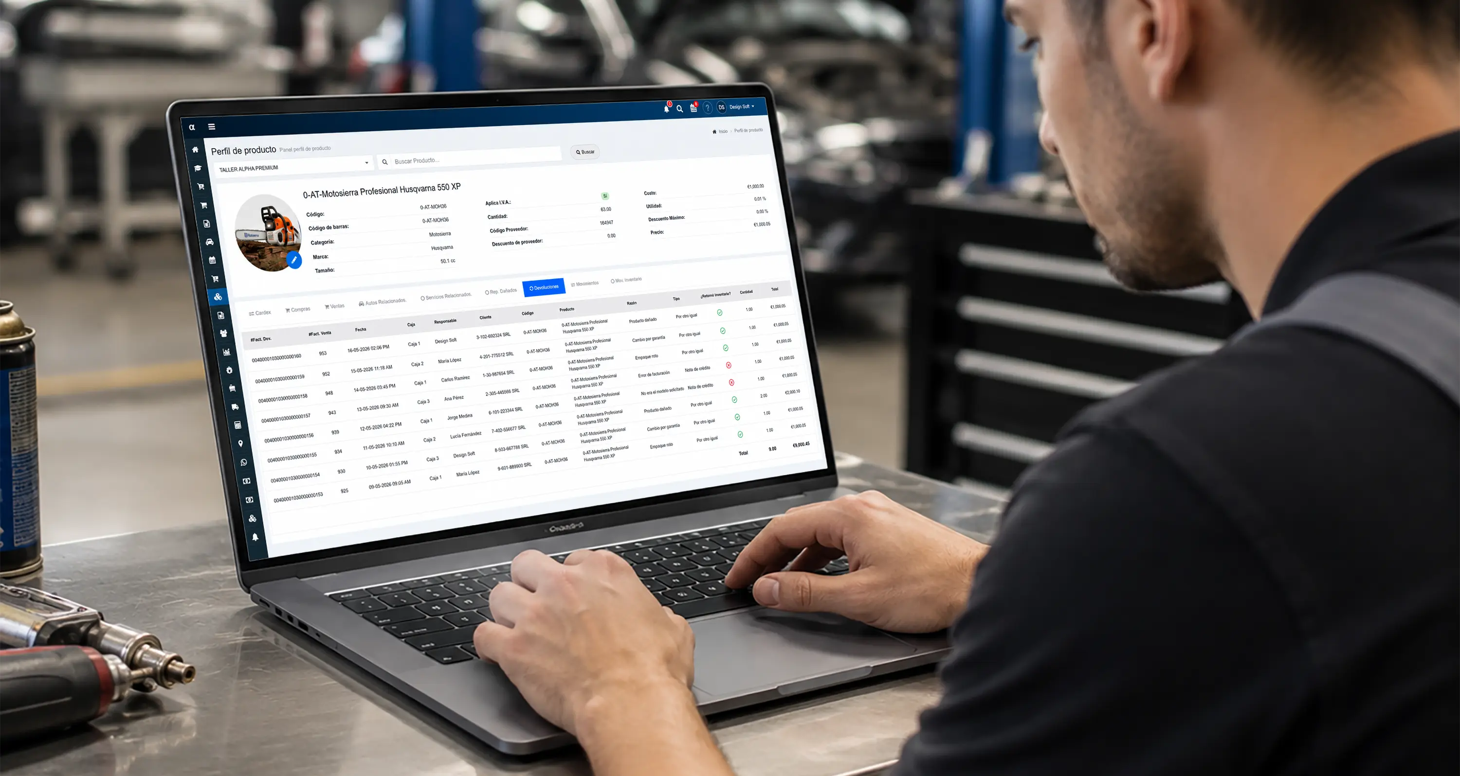 Registro de devoluciones por producto con factura, cliente y retorno al inventario