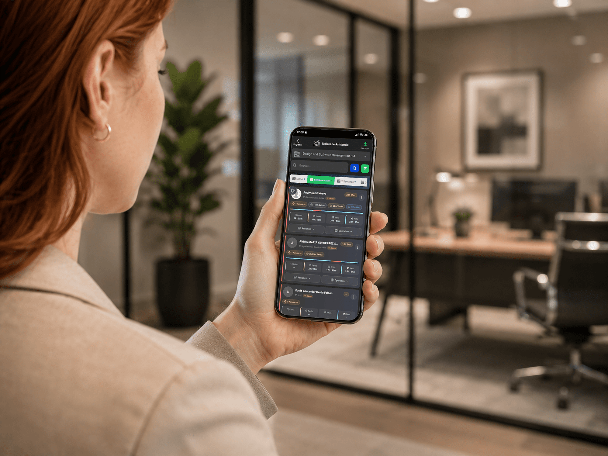 Tablero de asistencia para controlar entradas, salidas y personal activo del taller